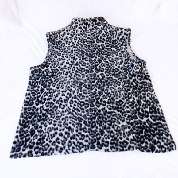 Charter Club animal print fuzzy vest - Picture 2 of 5
